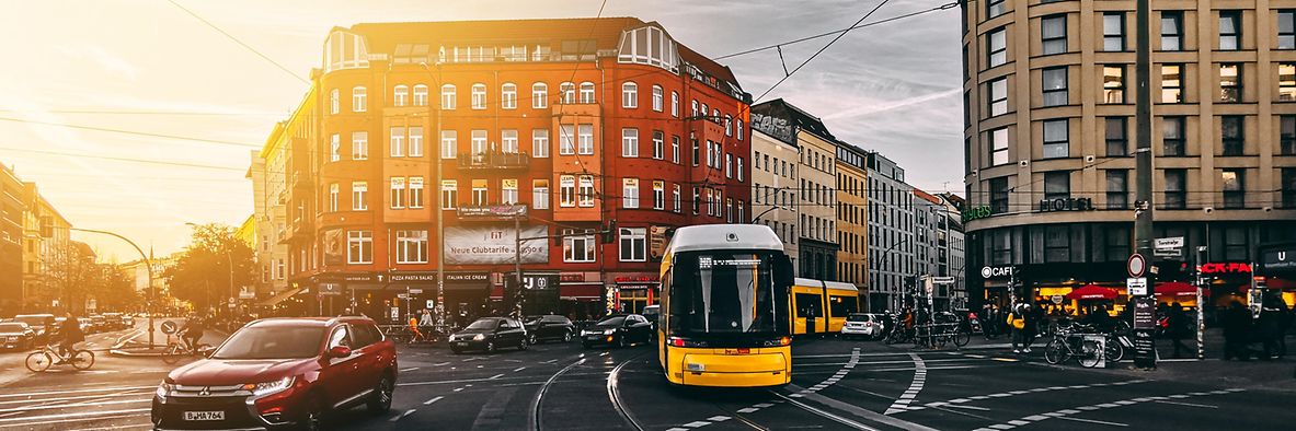 Das Auto liegt knapp in Führung