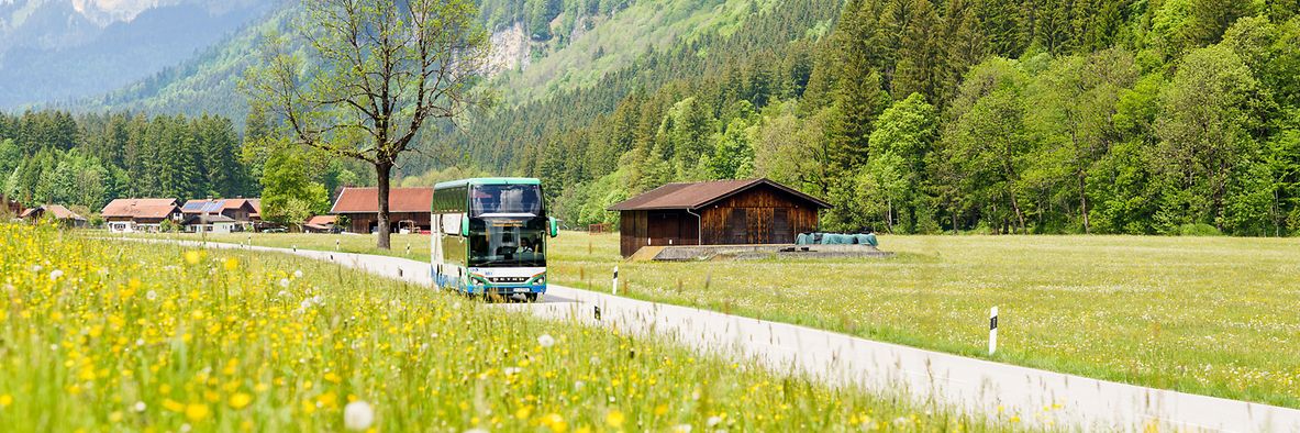 Mit den Wanderstiefeln direkt in den Bus