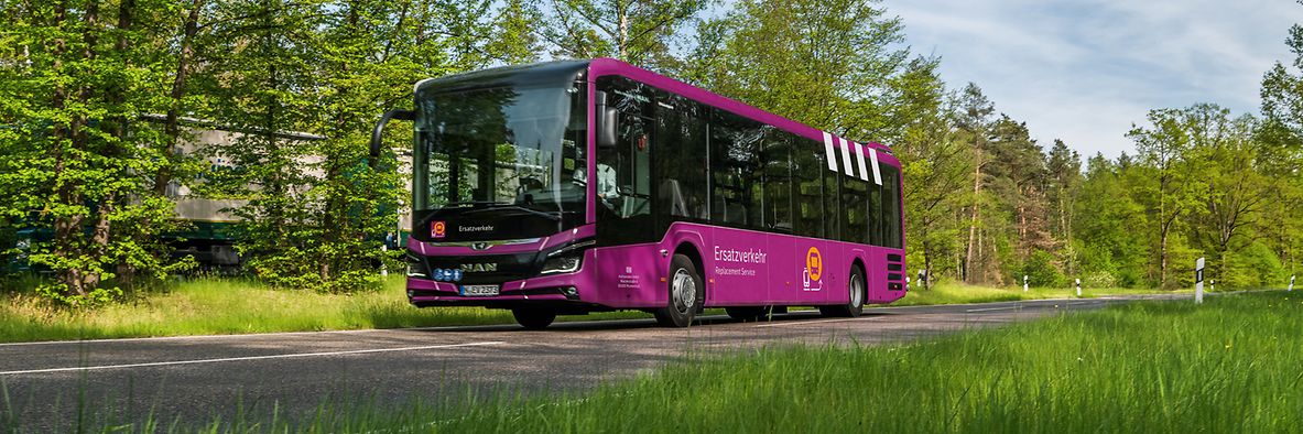 Ersatzverkehr in Purpur hält die Fahrgäste im System